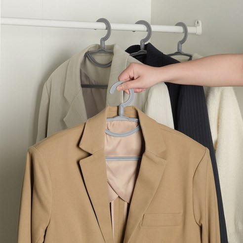 완벽하게 정리된 옷장, 코멧 옷걸이로 가능하다!