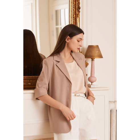 ELLE PARIS 에센셜 반팔 블레이저: 스타일과 편안함이 조화를 이루는 반팔 블레이저