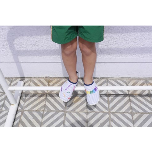 안전하고 편안한 여름 물놀이, 봉봉마카롱 아쿠아슈즈와 함께!