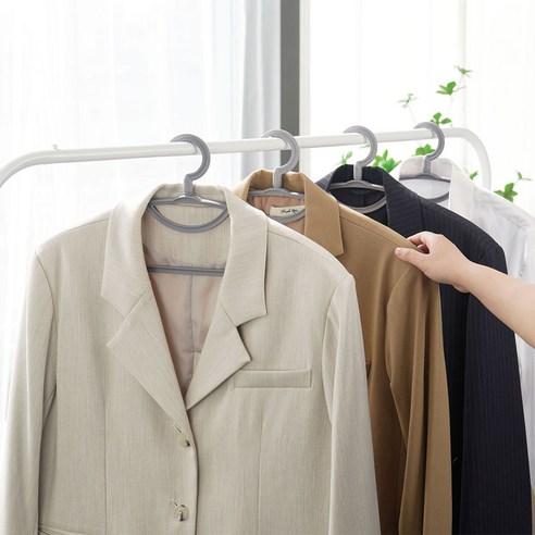 완벽하게 정리된 옷장, 코멧 옷걸이로 가능하다!