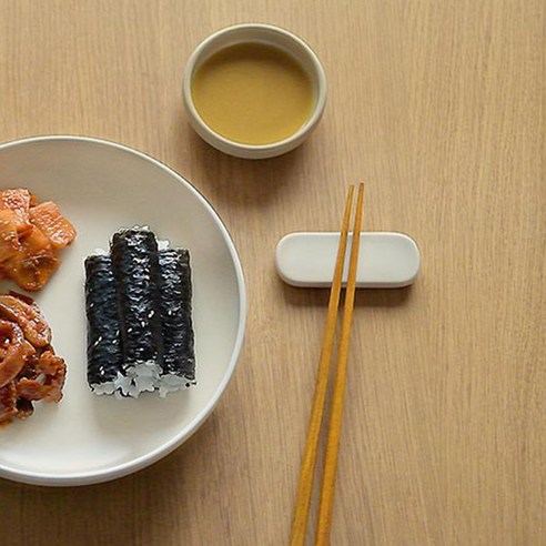 식탁 위 작은 예술, 에라토 메이 수저받침으로 일상을 특별하게