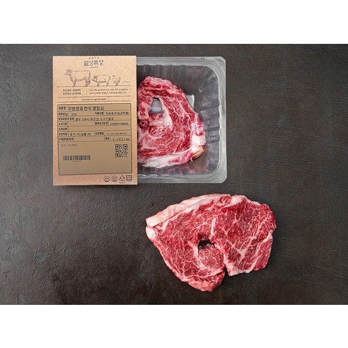 꽃처럼 퍼진 마블링으로 눈길을 사로잡는 설성목장 무항생제 1등급 한우 꽃등심