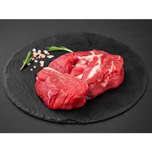 정성껏 준비한 한우 안심으로 맛있는 스테이크 요리에 도전해보세요.