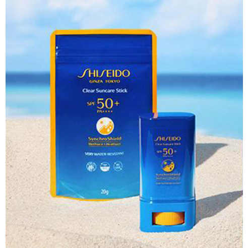 모든 피부 타입에 적합한 광범위한 자외선 차단을 제공하는 시세이도 클리어 선케어 스틱 SPF50+ PA++++