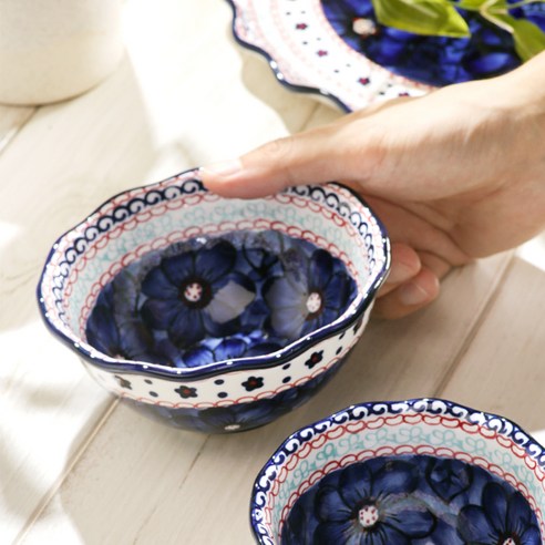 우아함과 실용성을 겸비한 식탁의 완성