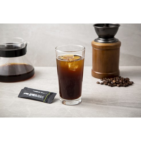 진정으로 짙은 로스팅으로 카페인 애호가를 위한 최고의 아메리카노 경험 제공