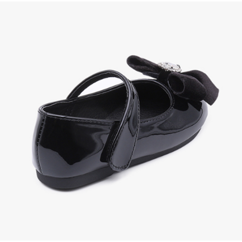 사랑스러움과 편안함을 모두 담은 키펀트 여아용 볼드 러브 리본 구두