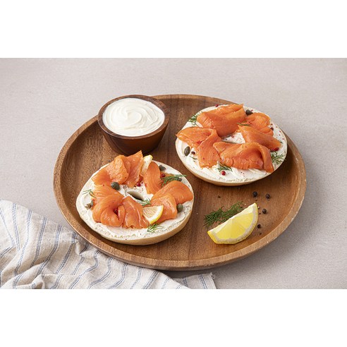 집에서나 레스토랑에서든 곰곰 훈제 연어 슬라이스로 고급스러운 식사를 즐겨보세요.