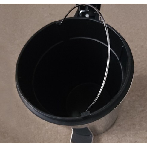 주방과 일상을 빛내는 품격, 스텐 페달 휴지통 20L