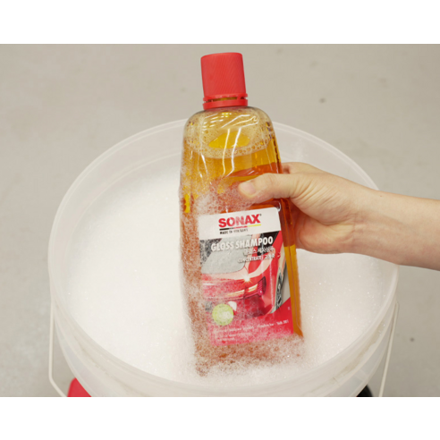 묵은 때 벗기고 광택까지! 내 차를 위한 완벽한 선택, 소낙스 글로스 세차 샴푸