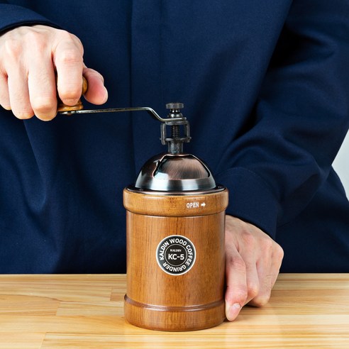 집에서 프리미엄 커피를 즐기기 위한 칼딘 원목 세라믹 핸드밀 KC-5 돔형