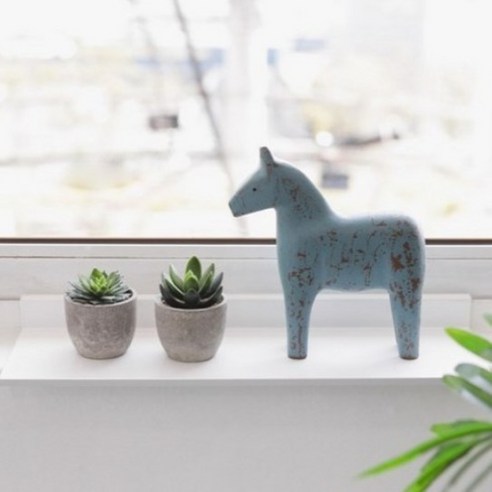 죽은 공간이었던 창틀을 실용적인 수납 공간으로 바꿔주는 마법