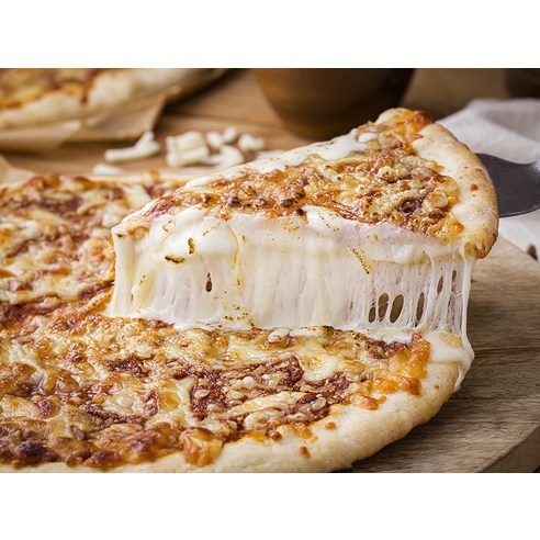 눈처럼 녹아내리는 풍미, 서울우유 슈레드 모짜렐라 치즈로 완성하는 특별한 식탁