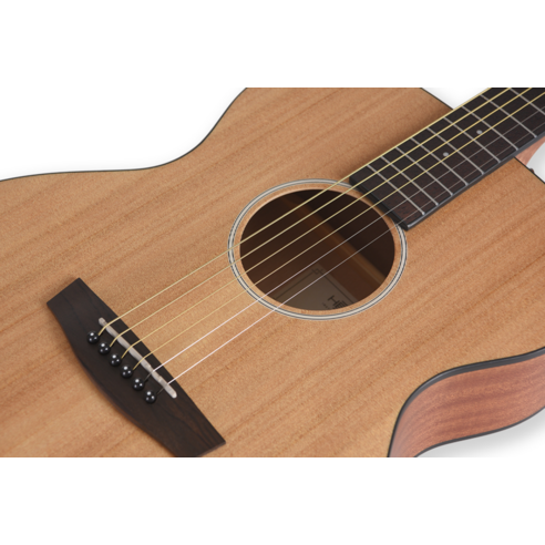 답답한 방구석을 낭만적인 음악 공간으로 바꿔주는 어쿠스틱 기타