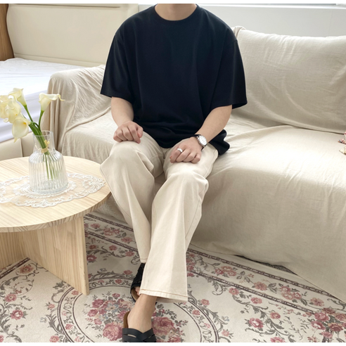 오티디의 오버핏 무지 티셔츠: 편안함과 스타일의 완벽한 조화