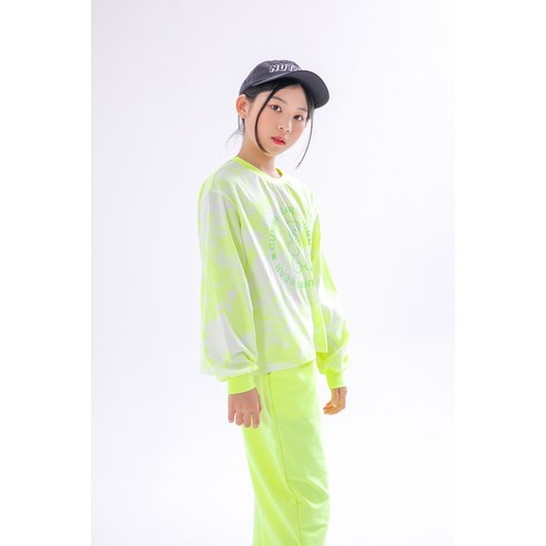 少年時尚少女服裝上衣圓領T卹少女少女圓領圓領圓領圓領少年9歲以上青年JUNIOR女學生少女少女女孩  初中生  女高中生  中學生服  少女服  春天  秋天
