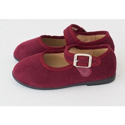 아이의 발 건강과 스타일을 책임지는 사랑스러운 플랫슈즈