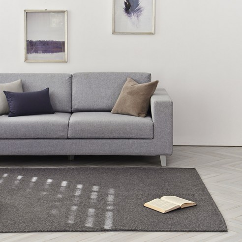 먼지 걱정 없이 쾌적하고 포근하게, 사계절 내내 활용하는 솔레이 러그