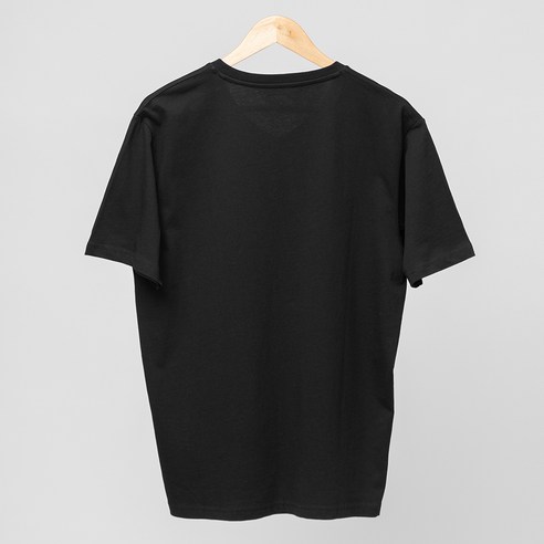 최신 트렌드를 반영한 캐주얼 브이넥 반팔 티셔츠