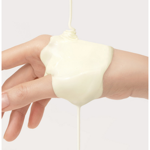 자외선 차단력과 수분 공급력을 겸비한 모든 피부 타입을 위한 달바 워터풀 에센스 선크림