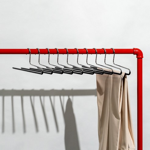 옷장 정리, 이제 미끄러짐과의 전쟁은 끝! 깔끔함 유지하는 비법 마와바지걸이