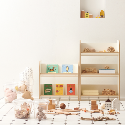 소르니아 멜로우 전면 책장으로 아이의 꿈을 키우는 특별한 공간을 완성하세요.