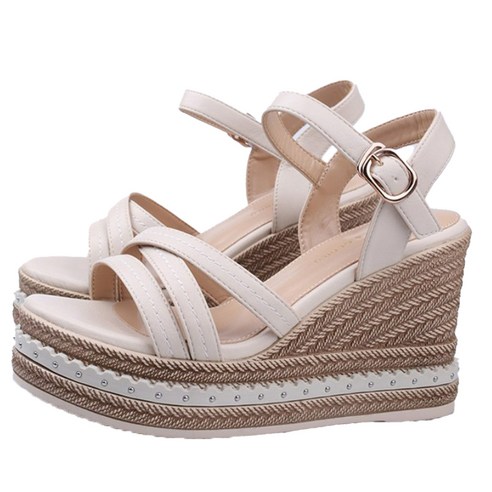 발 편한 여름 스타일 완성! 앵클 스트랩 웨지힐 샌들의 마법 웨지힐샌들