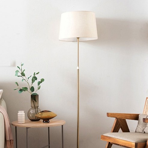 달빛을 담은 듯한 은은함으로 공간을 채우다