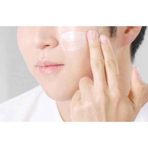 자외선 차단력 뛰어나고 피부 친화적인 그라펜 데일리 선 에센스 선크림으로 젊고 건강한 피부를 유지하세요.