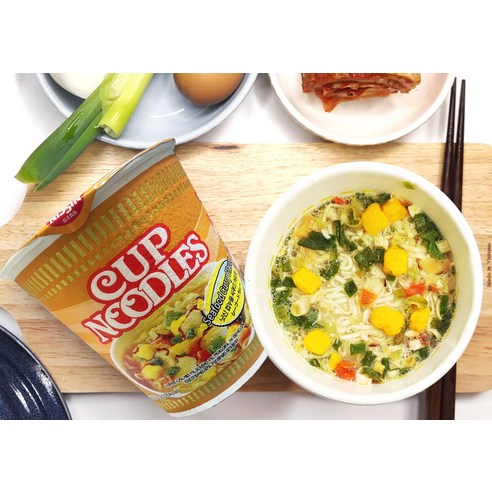 지친 하루, 닛신 컵누들 씨푸드 커리맛으로 따뜻하게 마무리하세요.