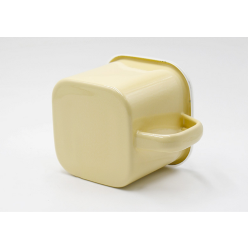 옐로우 법랑 캐니스터로 당신의 주방에 햇살을 더하세요.