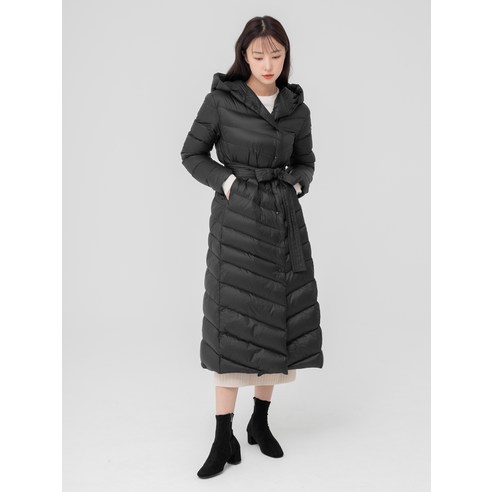 이 상품은 캐럿 여성용 경량 덕다운 오리털 랩 후드 롱 코트로, 겨울 시즌에 아주 따뜻하고 스타일리시한 옷으로 추천됩니다.