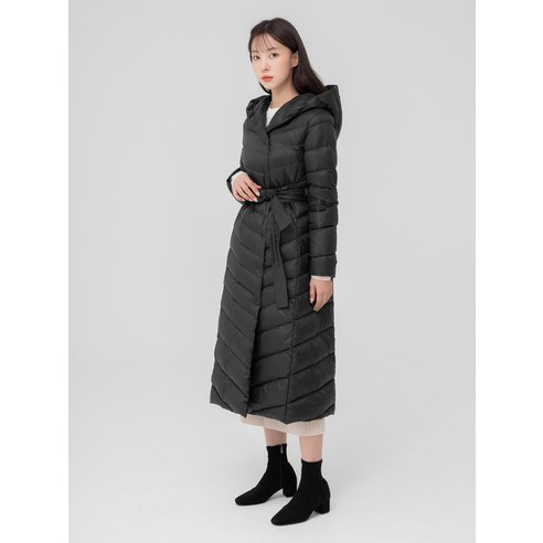 이 상품은 캐럿 여성용 경량 덕다운 오리털 랩 후드 롱 코트로, 겨울 시즌에 아주 따뜻하고 스타일리시한 옷으로 추천됩니다.