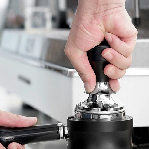 자동화된 템핑을 통한 일관된 커피 추출 혁명