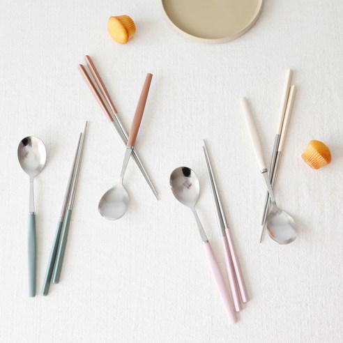 식탁에 감성을 더하는 파스텔로 수저 세트