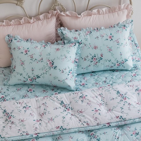 섬세한 아름다움이 깃든 로라 애슐리 셀리나 베개 커버로 꿈결 같은 밤을 경험하세요.