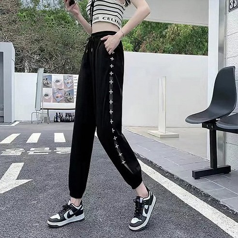 女  時尚  服裝  下裝  長褲  成年女性  成年女性  婦女  女人  淑女