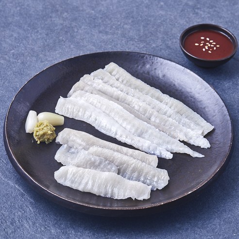 쫀득한 식감과 고소한 풍미, 집에서 즐기는 은하수산 광어 지느러미 회