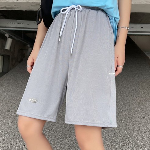 女  時尚  服裝  下裝  短褲  成年女性  成年女性  婦女  女人  淑女