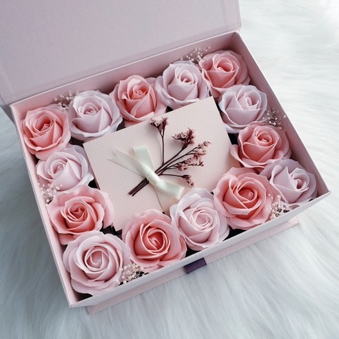 라알레그리아 반전 용돈박스는 핑크계열의 꽃품종 장미를 모티브로 한 제품으로, 선물포장 타입의 용돈박스입니다.