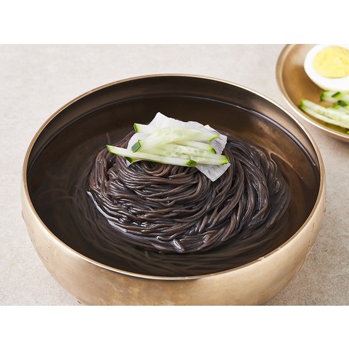 쫄깃함에 반하다! 집에서 즐기는 진짜 칡냉면, 면사랑 칡면사리