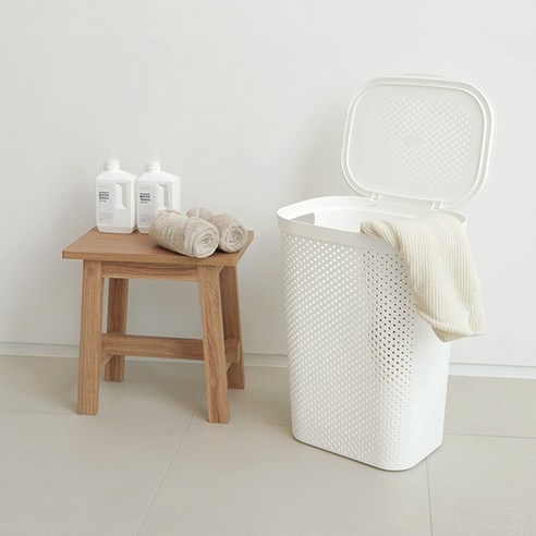 세탁실을 정리하고 정돈하는 넉넉하고 효율적인 펀칭 세탁물 보관함