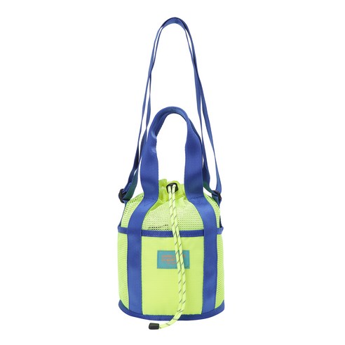 여름철 아이들의 스타일과 실용성을 책임지는 베네통키즈 컬러팝 메쉬 버킷백