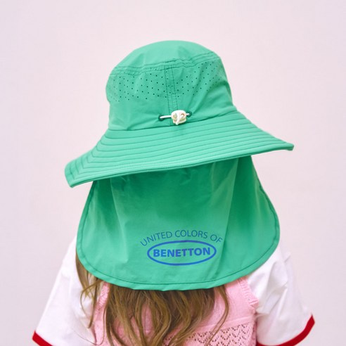 싱그러운 봄 햇살 아래, 베네통키즈 쿨 웨이브 캠핑햇으로 스타일과 안전을 동시에!