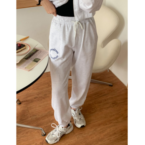 女  時尚  服裝  訓練衣服  頂部和底部  組  成年女性  成年女性  婦女  女人