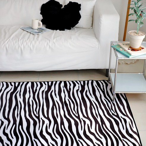 고급스러움과 편안함을 갖춘 지브라 패턴 극세사 카페트