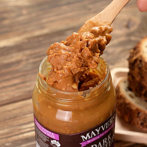 깊고 진한 풍미, 씹는 즐거움까지 완벽한 메이버스 다크로스티드 엑스트라 크런키 피넛버터