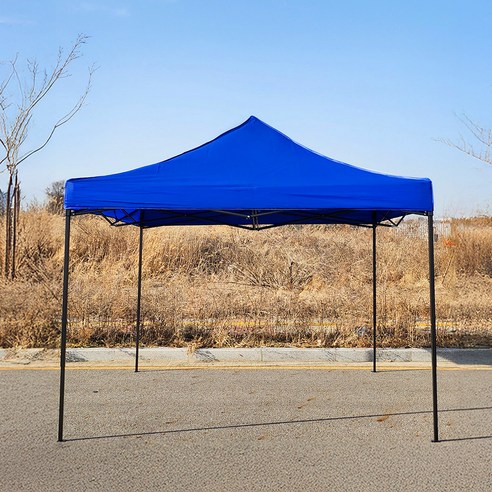 푸른 하늘 아래 펼쳐지는 특별한 캠핑 공간