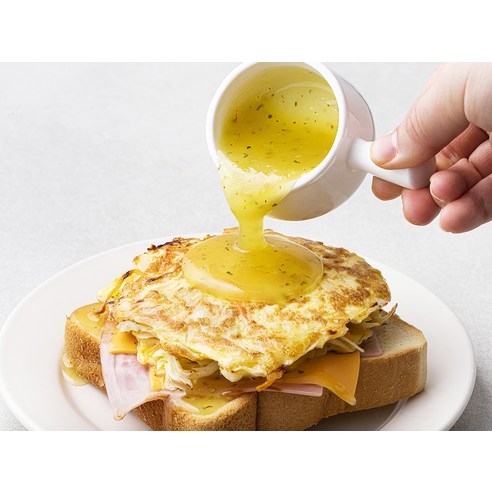 달콤하고 상큼한 특별한 마법소스로 집에서 전문점 맛의 토스트와 샐러드를 만드세요.