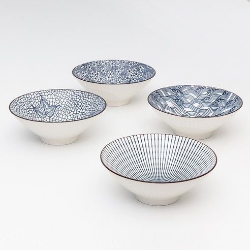 따뜻한 감성과 실용성을 담은 키친코 우마이 일식 도자기 면기 4종 세트로 일상의 식사를 특별하게 만들어보세요.